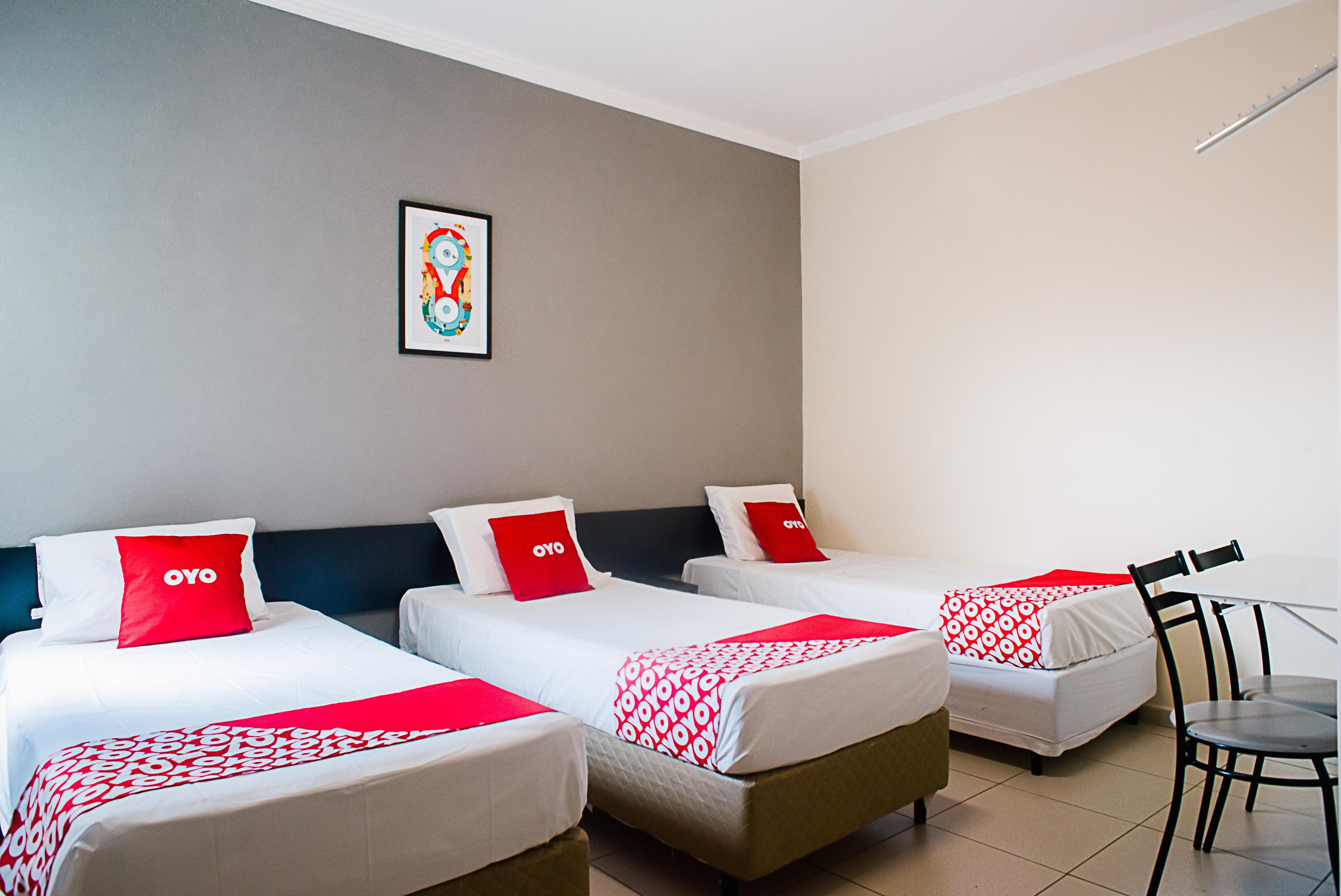 Oyo Cerrado Hotel, Campo Grande 大坎普 外观 照片 A typical OYO hotel room in Mexico City