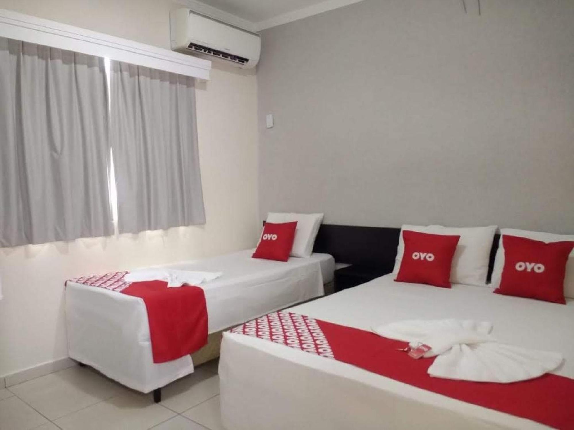 Oyo Cerrado Hotel, Campo Grande 大坎普 外观 照片 A typical OYO hotel room in Brazil